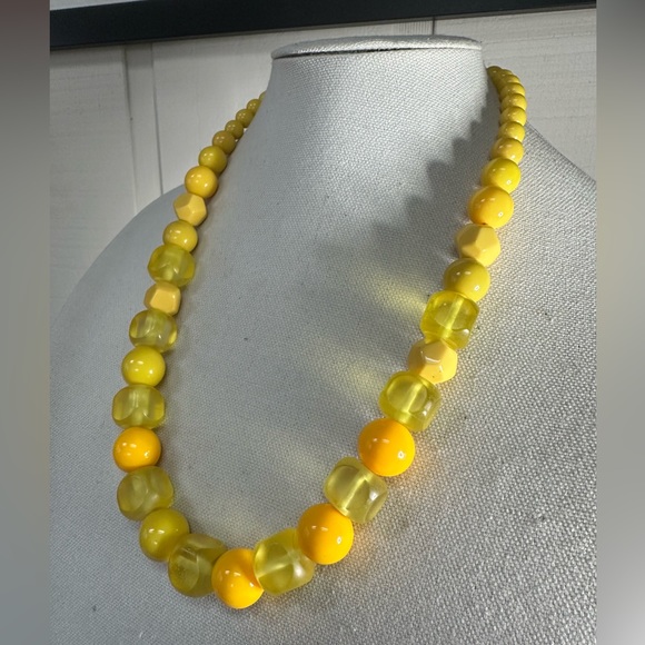 Funky yellow bead statement necklace - Picture 4 of 6